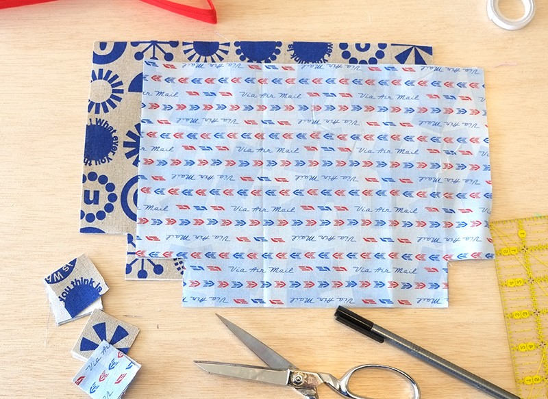 Tiny Zipper Bags - free tutorial using 5'' Charm Squares!